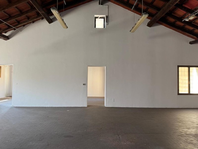 Immobile commerciale in Vendita a Bassano del Grappa, 200'000€, 400 m²