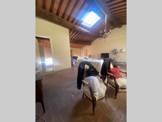 Quadrilocale in Affitto a Lucca, zona Centro Storico, 1'500€, 135 m²