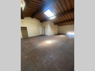 Quadrilocale in Affitto a Lucca, zona Centro Storico, 1'300&euro;, 135 m²