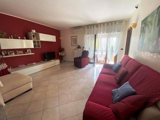 Trilocale in Vendita a Casamassima, 200'000€, 95 m², con Box