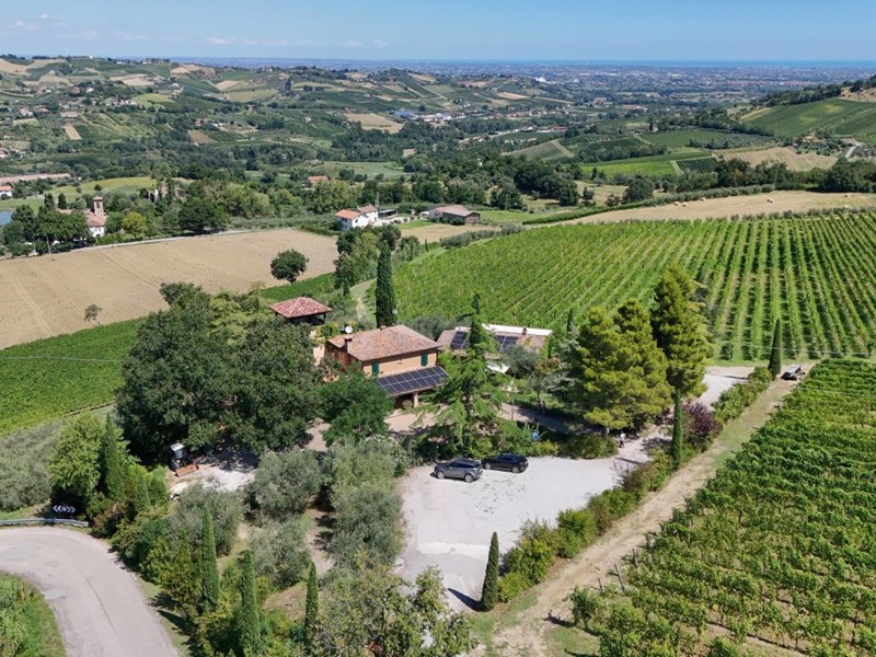 Casa Indipendente in Vendita a Borghi, 1'500'000€, 450 m², con Box