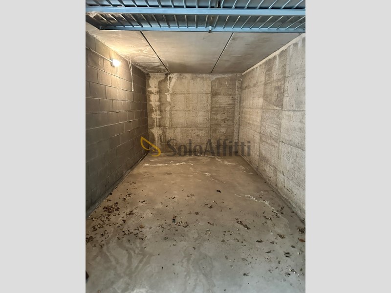 Box in Affitto a Milano, zona Navigli Famagosta, 120€, 15 m², con Box