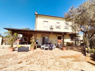 Villa in Vendita a Pescara, 400'000&euro;, 264 m²