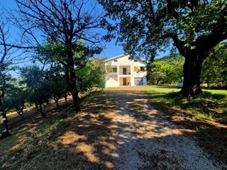 Villa in Vendita a Vacri, 188'000€, 400 m²