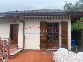 Villa bifamiliare in Vendita a Massa, 255'000&euro;, 83 m², arredato, con Box