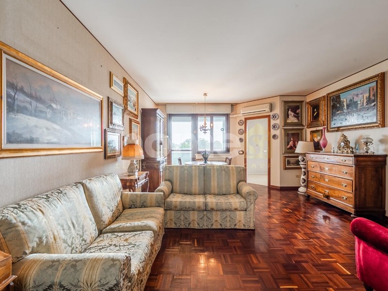 Appartamento in Vendita a Reggio Emilia, zona Pieve Modolena, 120'000€, 90 m², con Box