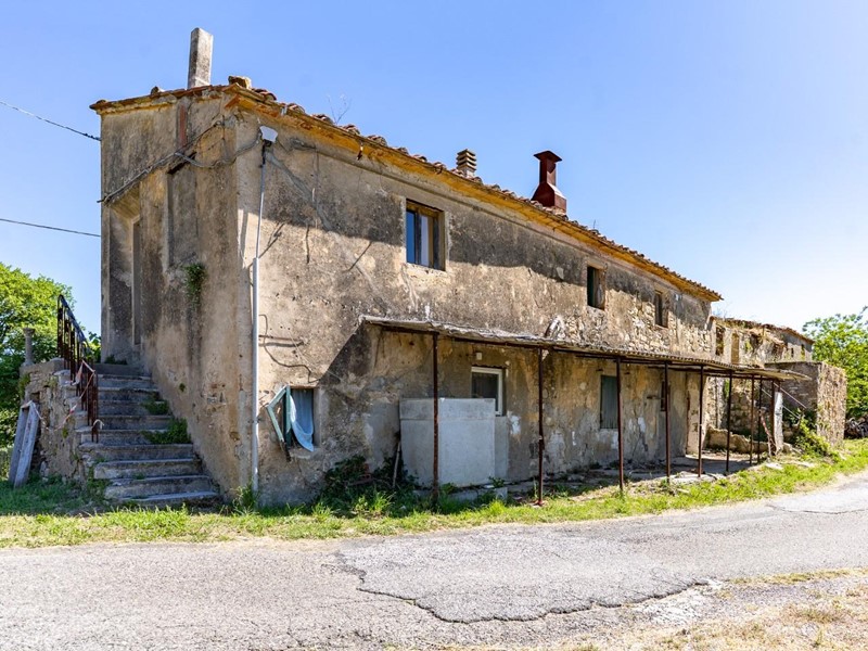 Casale in Vendita a Monteverdi Marittimo, 400'000€, 600 m²