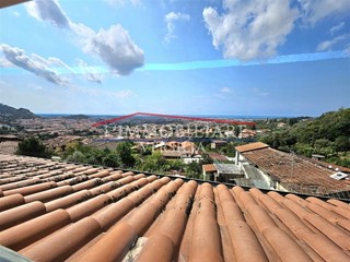 Appartamento in Vendita a Massa, zona Lavacchio, 330'000&euro;, 200 m², arredato, con Box