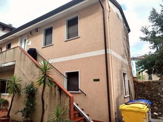 Casa Indipendente in Vendita a Massa, 249'000&euro;, 138 m²