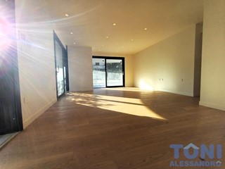 Appartamento in Vendita a Empoli, 650'000&euro;, 110 m², con Box