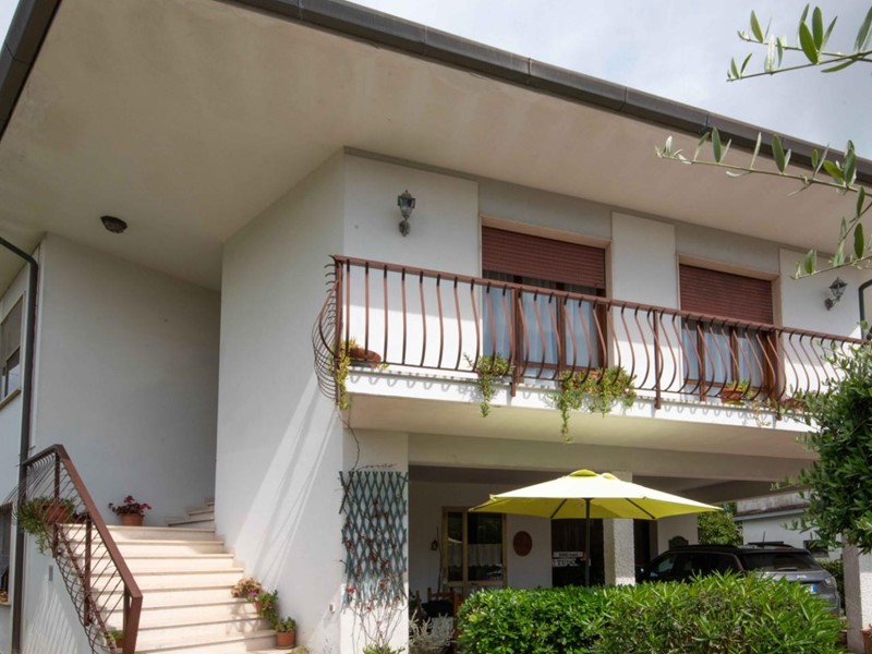 Villa in Vendita a Vecchiano, 475'000€, 240 m²