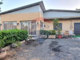 Villa in Vendita a Caltagirone, 330'000€, 225 m²