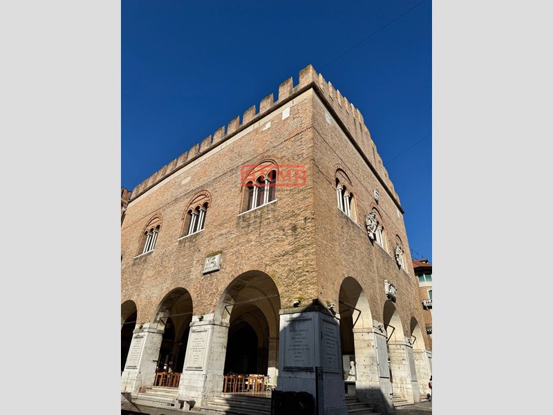 Negozio in Affitto a Treviso, 150 m²