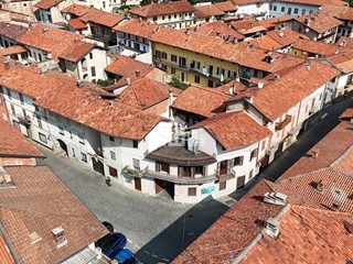 Immobile commerciale in Vendita a Candia Canavese, 299'000€, 261 m²