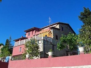 Rustico in Vendita a Roccafluvione, 160'000€, 390 m²