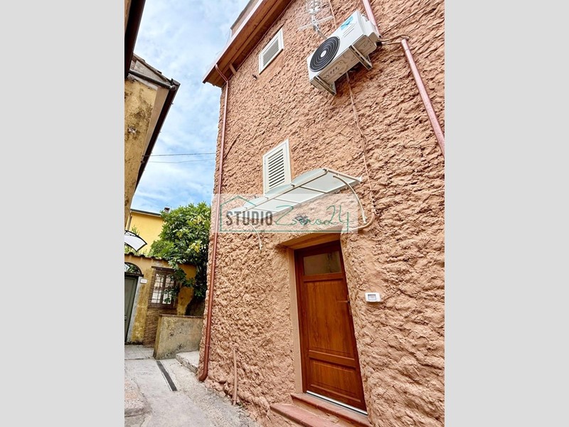 Casa Semi Indipendente in Vendita a Massarosa, 98'000€, 50 m²