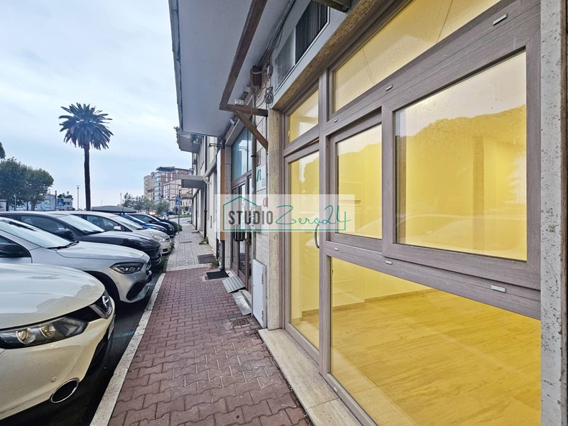 Immobile commerciale in Affitto a Viareggio, 1'300€, 80 m²