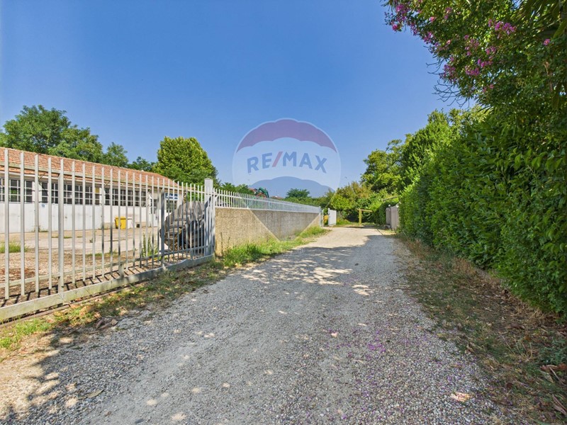 Terreno edificabile in Vendita a Certosa di Pavia, 245'000€, 1500 m²