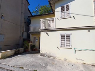 Casa Semi Indipendente in Vendita a Montegiorgio, 60'000€, 80 m²