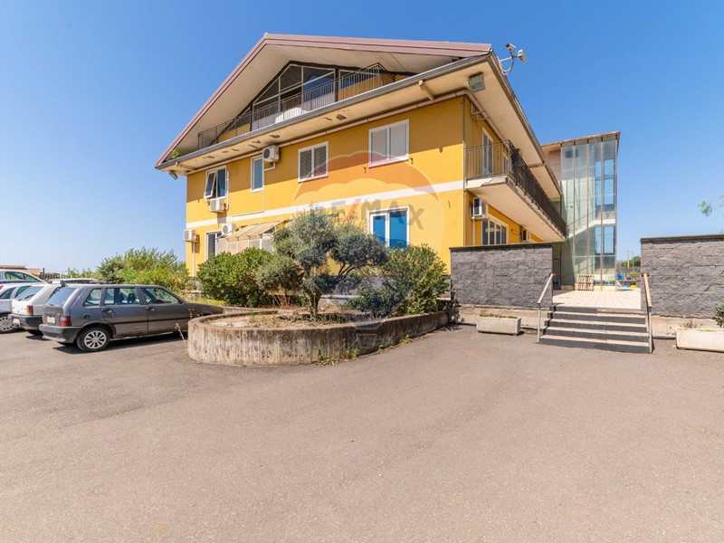 Capannone in Vendita a Belpasso, 1'400'000€, 3700 m²