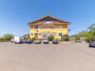 Capannone in Vendita a Belpasso, 1'400'000€, 3700 m²