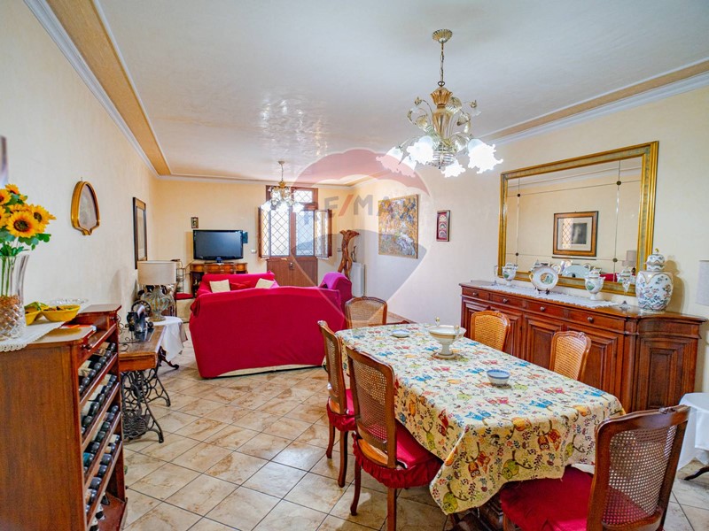 Casa Indipendente in Vendita a Catania, 189'000&euro;, 180 m²