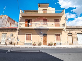 Casa Indipendente in Vendita a Grammichele, 100'000€, 199 m²