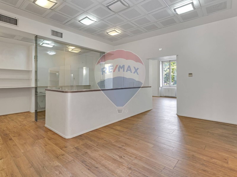 Ufficio in Affitto a Milano, 7'700€, 316 m²