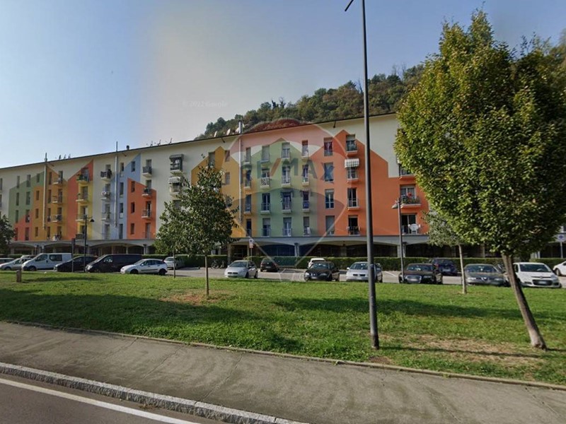 Immobile commerciale in Vendita a Trescore Balneario, 239'500€, 479 m²