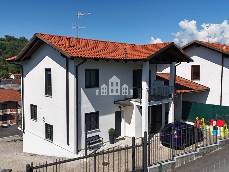 Villa in Vendita a Perosa Canavese, 260'000€, 126 m²