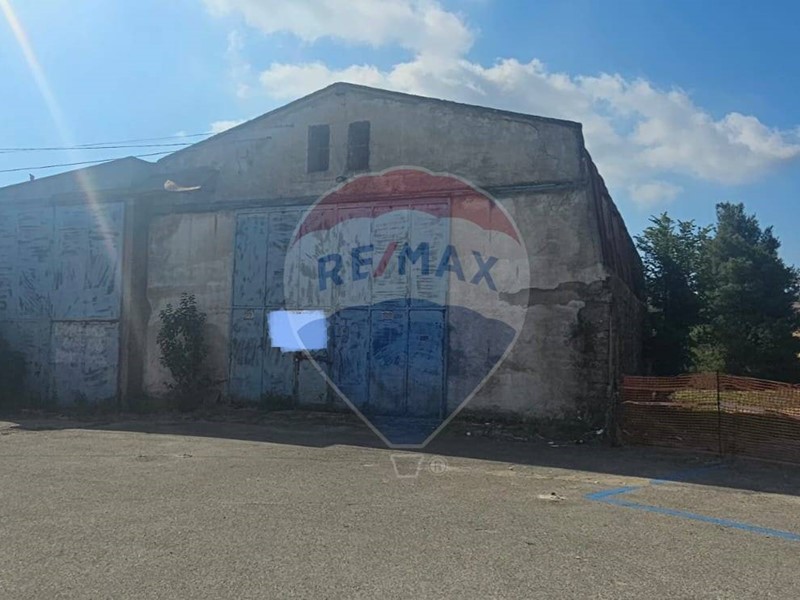 Immobile commerciale in Affitto a Pietrelcina, 1'500&euro;, 300 m²