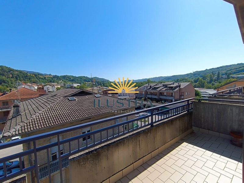 Trilocale in Vendita a Comunanza, 155'000€, 92 m²