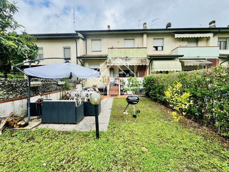 Casa Indipendente in Vendita a Viareggio, 275'000€, 131 m²