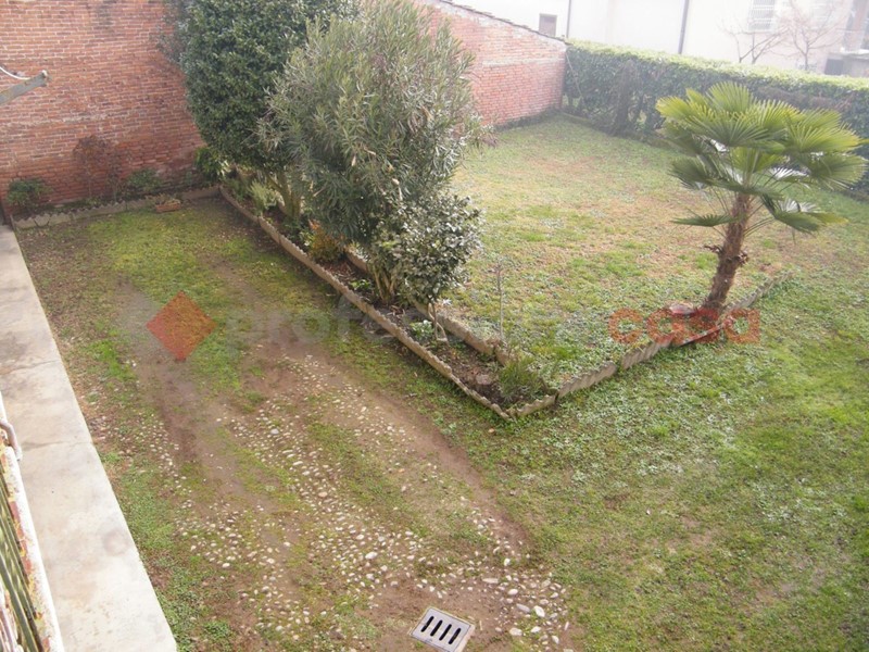 Casa Indipendente in Vendita a Bellinzago Novarese, 170'000€, 390 m²