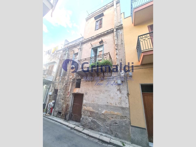 Casa Indipendente in Vendita a Bagheria, 28'000€, 150 m²