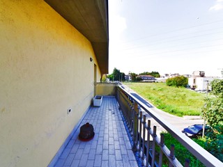 Villa bifamiliare in Vendita a Desio, 395'000€, 245 m²