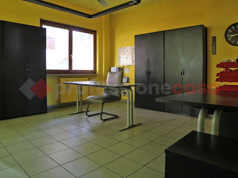 Ufficio in Vendita a Arona, 276'000€, 243 m²
