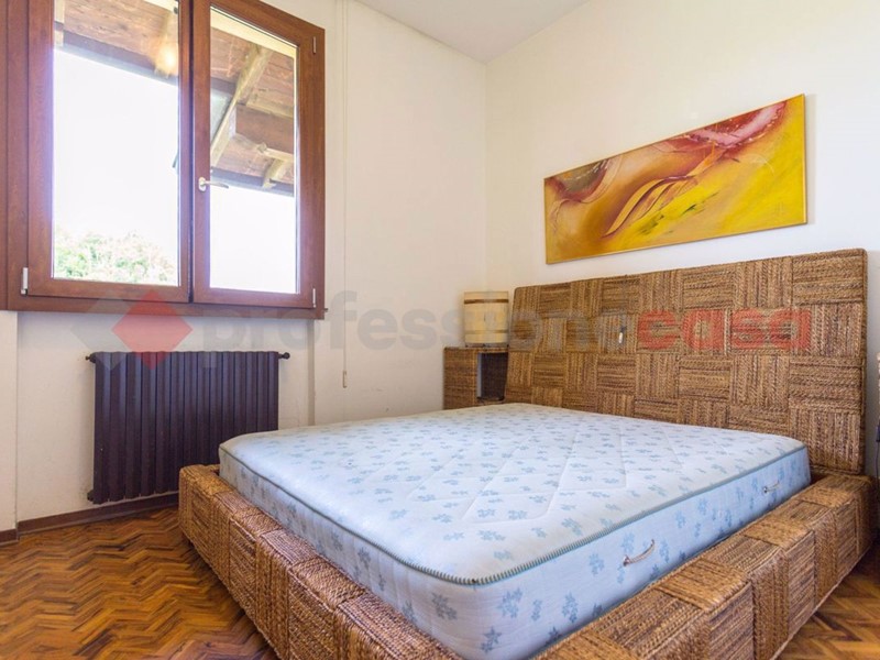 Villa in Vendita a Agrate Conturbia, 590'000€, 200 m², arredato