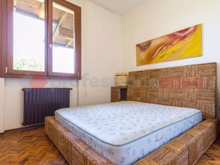 Villa in Vendita a Agrate Conturbia, 590'000€, 200 m², arredato