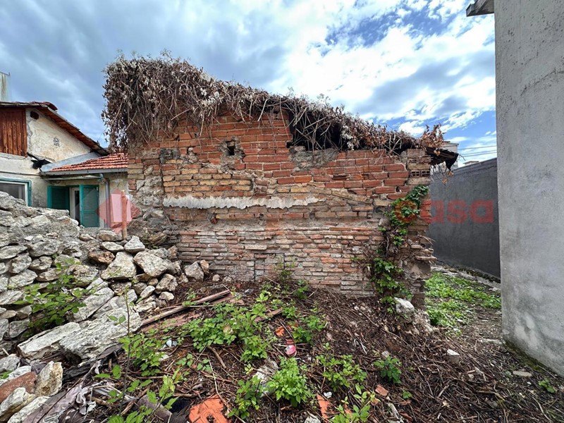 Casale in Vendita a Avezzano, 10'000€, 100 m²