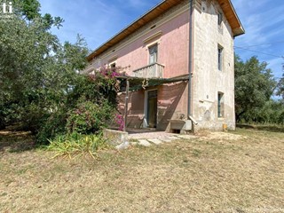 Casale in Vendita a Lanciano, 168'500€, 312 m²