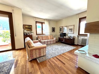 Appartamento in Vendita a Valdagno, 185'000&euro;, 123 m², con Box