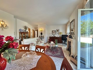 Casa Semi Indipendente in Vendita a Fosdinovo, zona Caniparola, 350'000€, 154 m², con Box