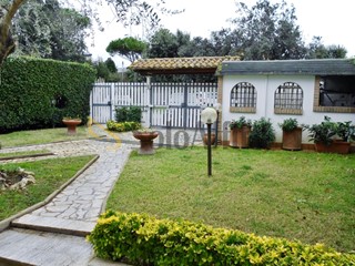 Villa in Affitto a Fiumicino, zona Fregene, 2'800€, 180 m², arredato, con Box