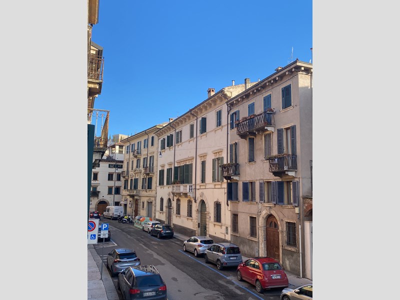 Quadrilocale in Affitto a Verona, zona Piazza Isolo, 1'600€, 100 m²