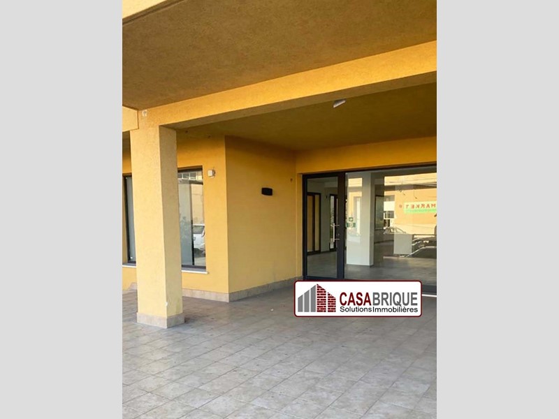 Negozio in Affitto a Bagheria, 1'200€, 150 m²