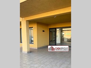 Negozio in Affitto a Bagheria, 1'200€, 150 m²