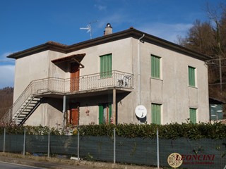 Casa Semi Indipendente in Vendita a Filattiera, 95'000€, 110 m²
