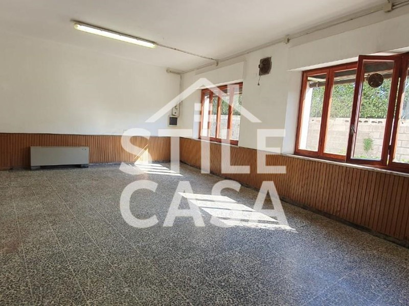 Laboratorio in Affitto a Capannori, zona San Colombano, 550€, 83 m²