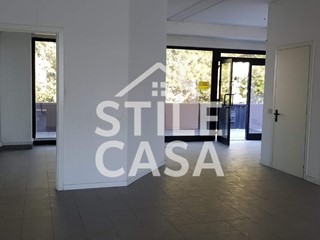 Ufficio in Vendita a Porcari, 150'000€, 120 m²